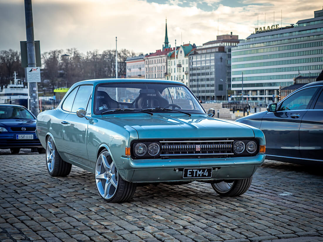 1971 Opel Commodore A GS coupe kaupptorilla