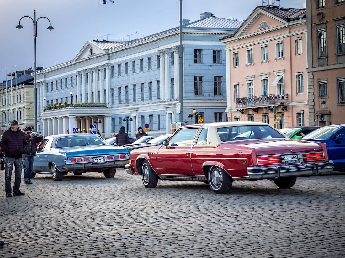 Punainen 1977 Buick Electra Limited 2d Coupe