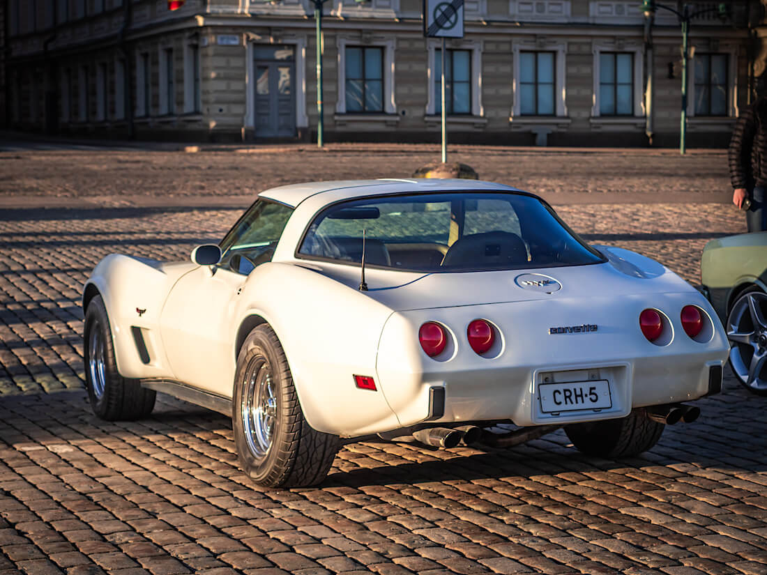 Valkoinen 1979 Chevrolet Corvette Targa