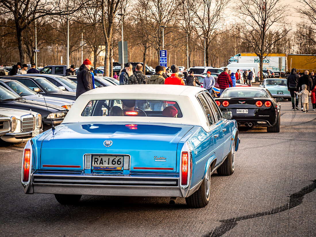 1987 Cadillac Brougham Heurekan parkkipaikalla