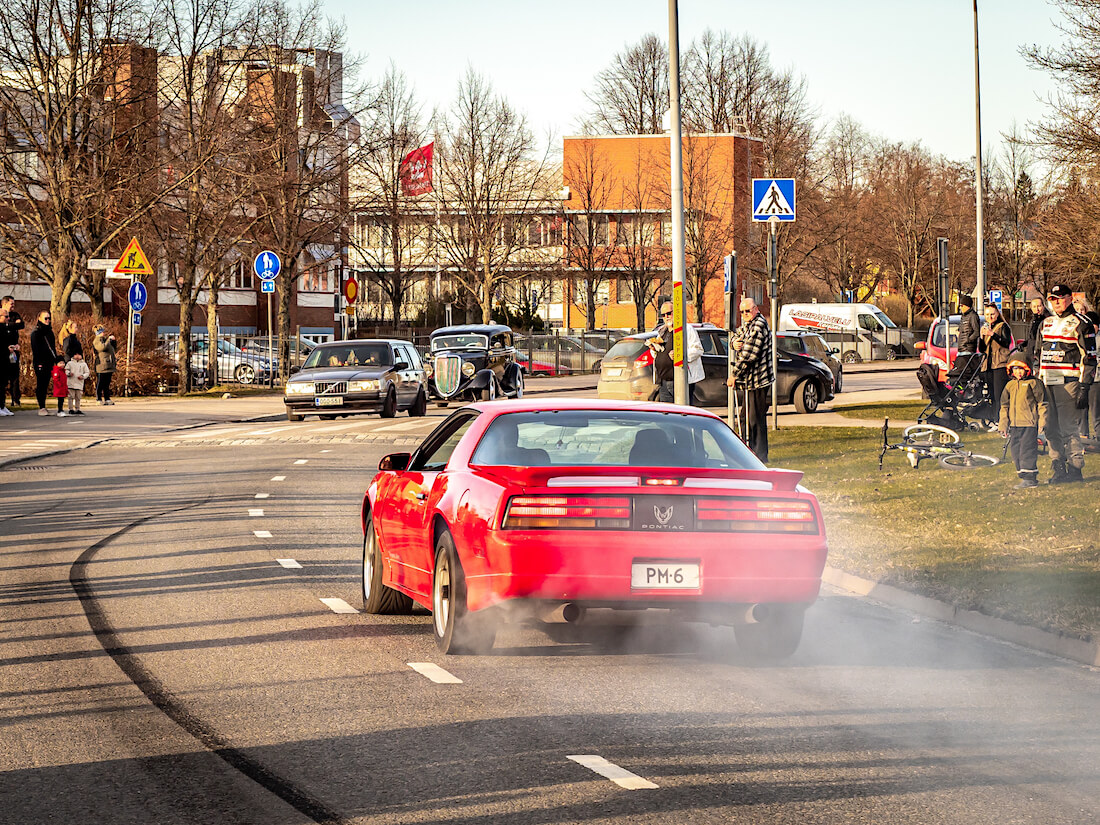 Punainen 1990 Pontiac Firebird Trans Am