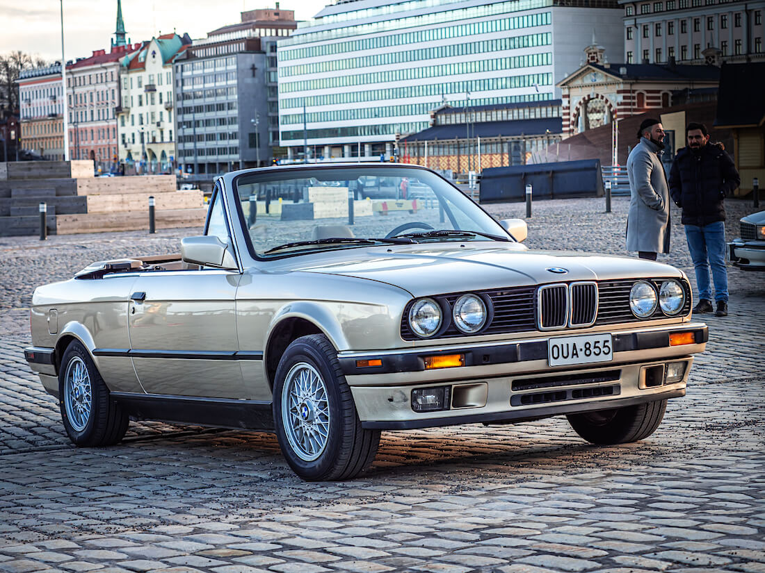 1991 BMW 325i avoauto Helsingin kauppatorilla