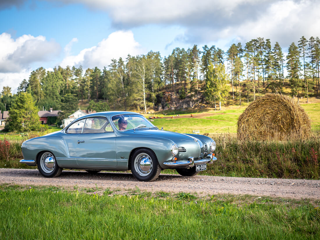 1957 Volkswagen Karmann Ghia pellon laidalla