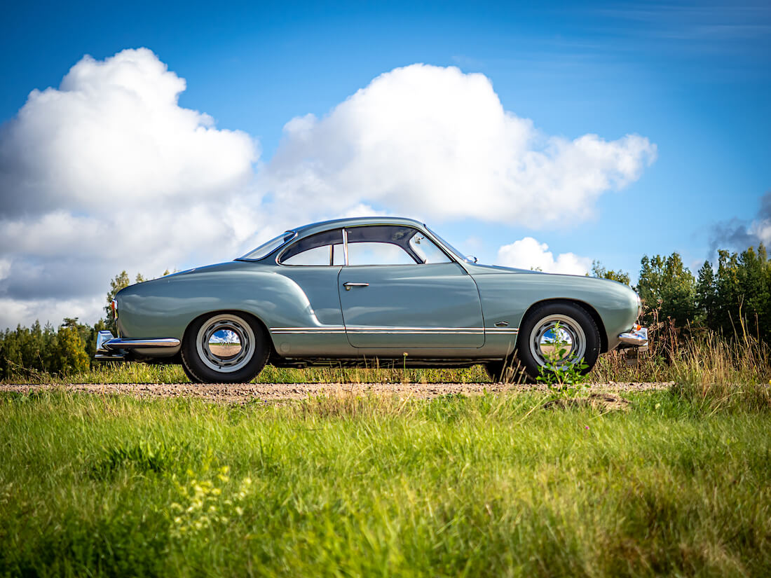 1957 Volkswagen Karmann Ghia 1200 sivulta