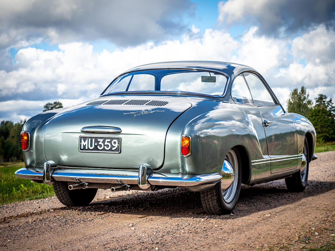 1957 Volkswagen Karmann Ghia 1200 takaa