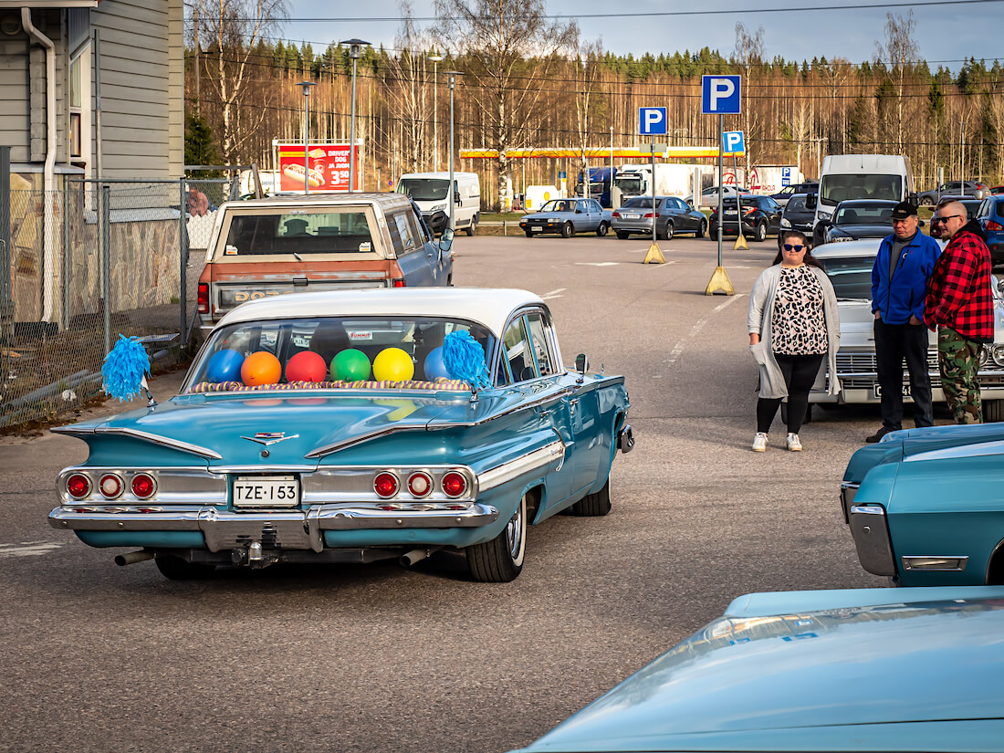 Vappukoristeltu 1960 Chevrolet Impala 4d sedan