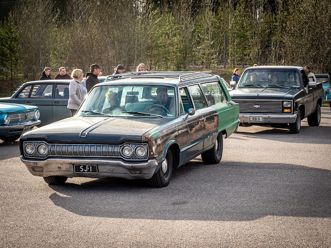 1965 Dodge Custom 880 ja 1981 Chevrolet Fleetside