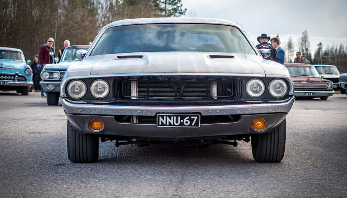 Korinvaihto 1972 Dodge Challenger Coupe edestä