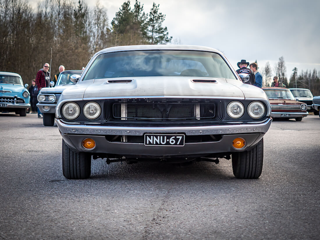 Korinvaihto 1972 Dodge Challenger Coupe edestä