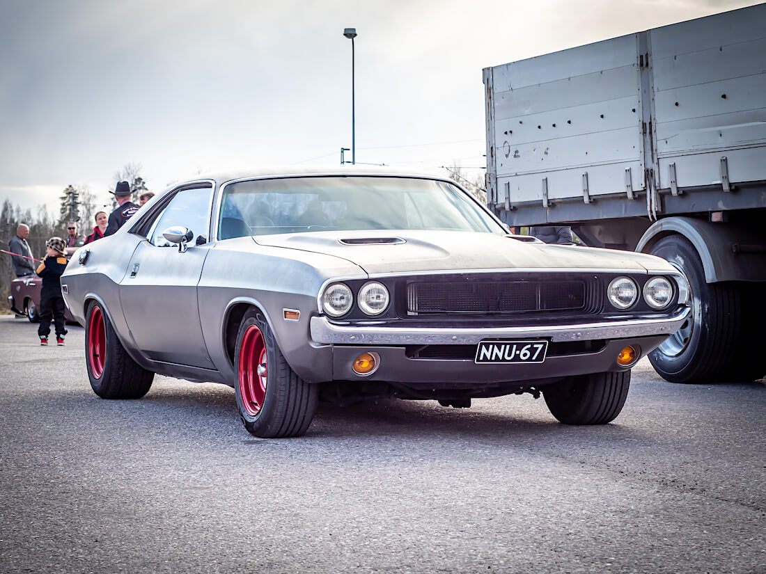 Korinvaihto 1972 Dodge Challenger Coupe 318cid V8