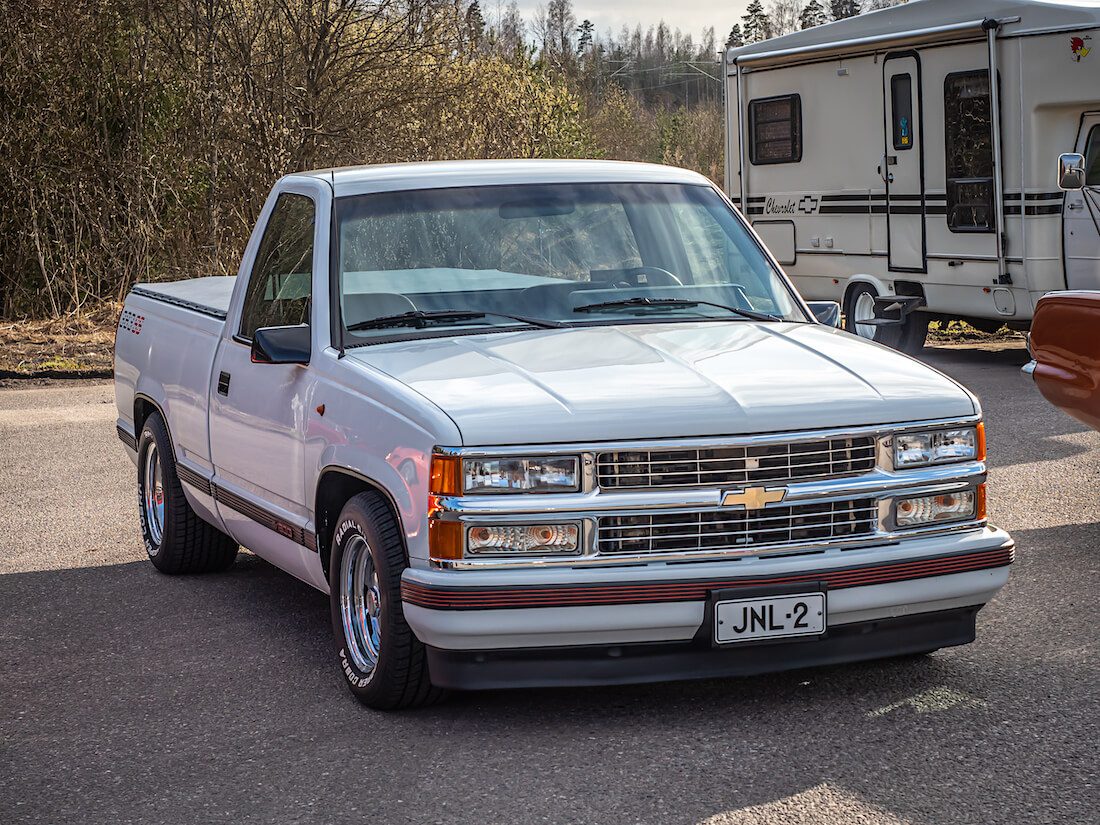 Valkoinen 1989 Chevrolet Fleetside Silverado 383cid V8