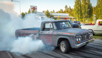 1965 Dodge D200 burnout