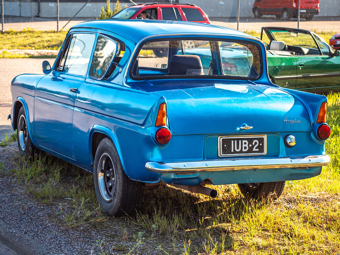 1965 Ford Anglia custom takaa