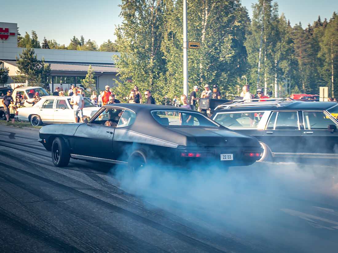 1972 Pontiac Le Mans burnout