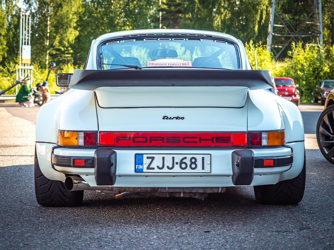 1982 Porsche 911 Turbo takaa