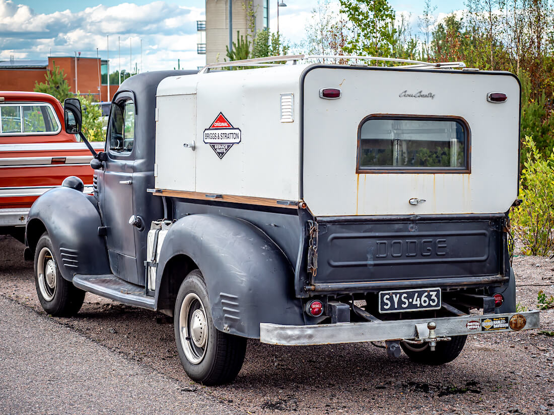 1947 Dodge WC pickup takaa