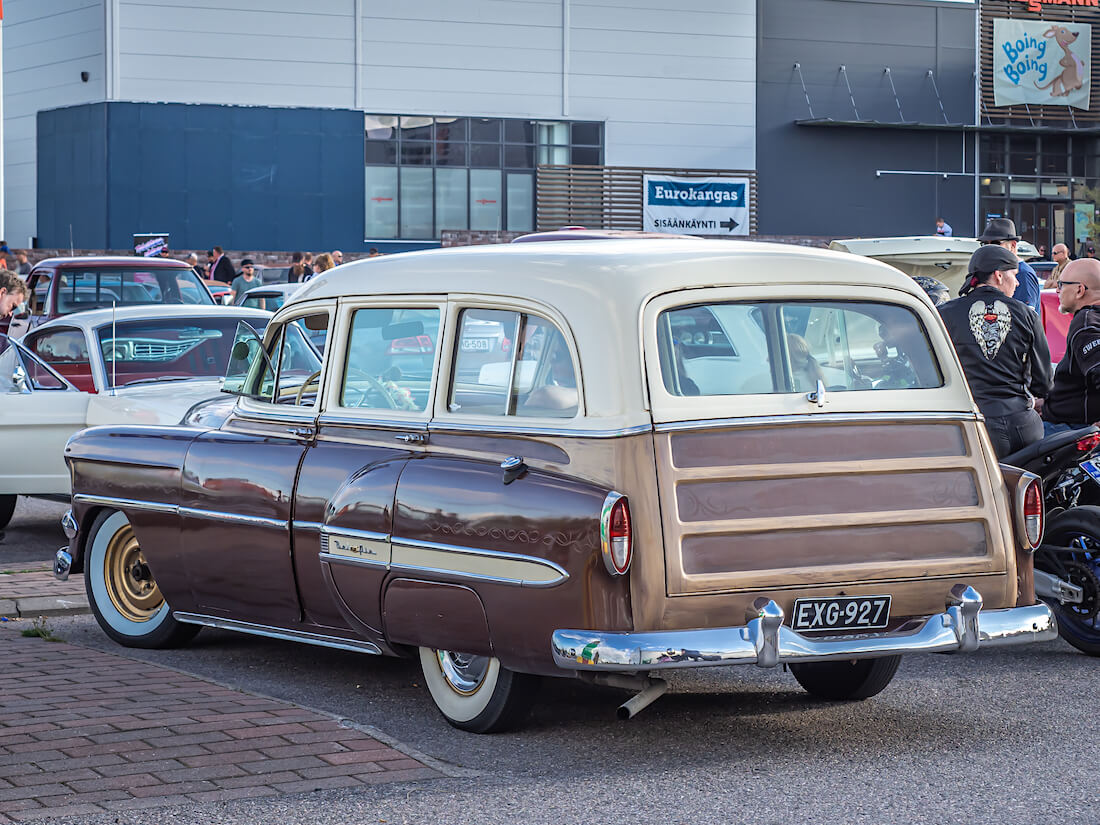 1954 Chevrolet BelAir wagon takaa