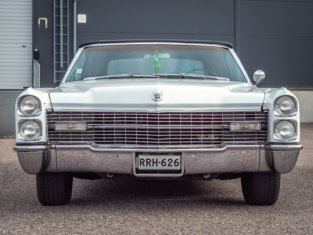 1966 Cadillac DeVille Convertible edestä