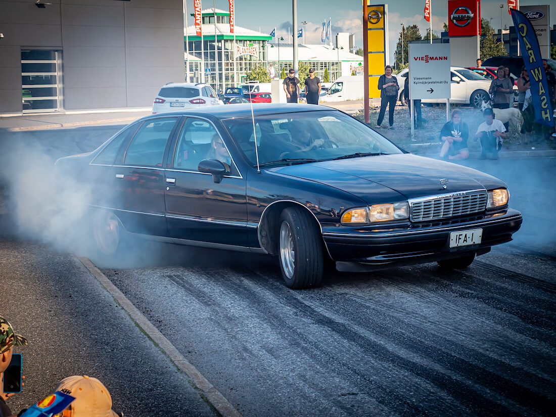 1990 Chevrolet Caprice Classic burnout