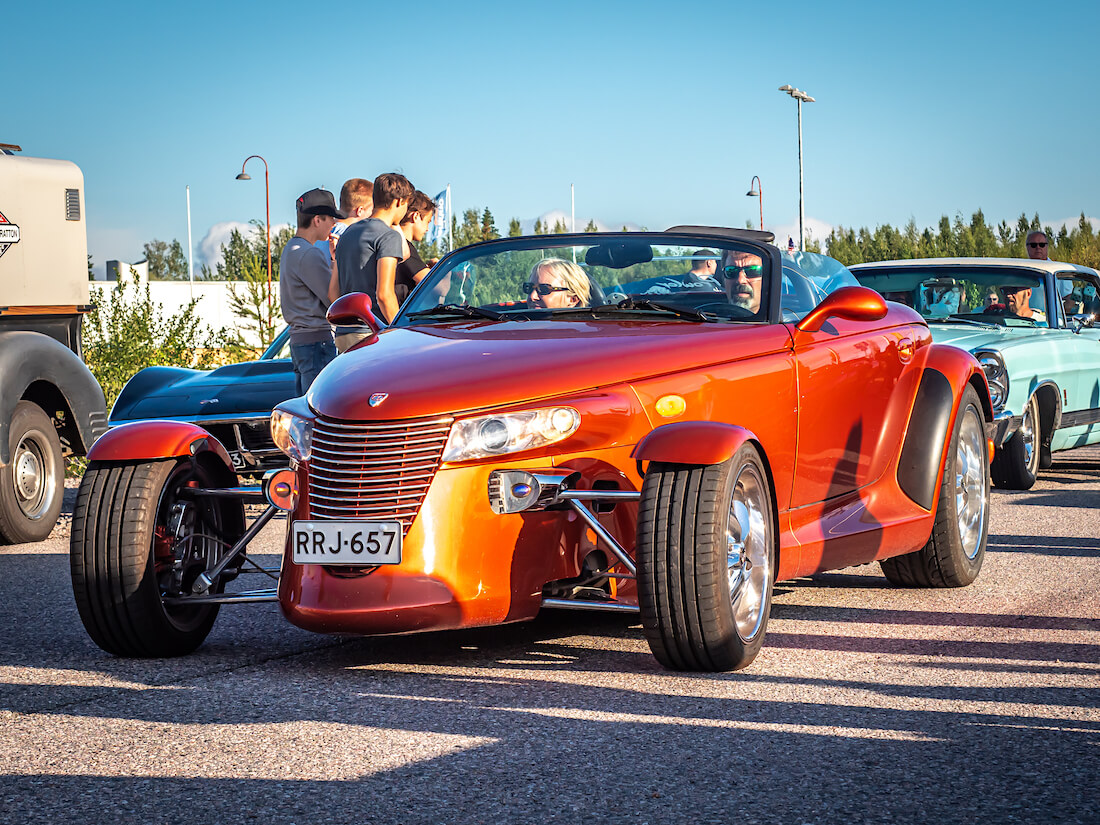 Oranssi 2001 Plymouth Prowler