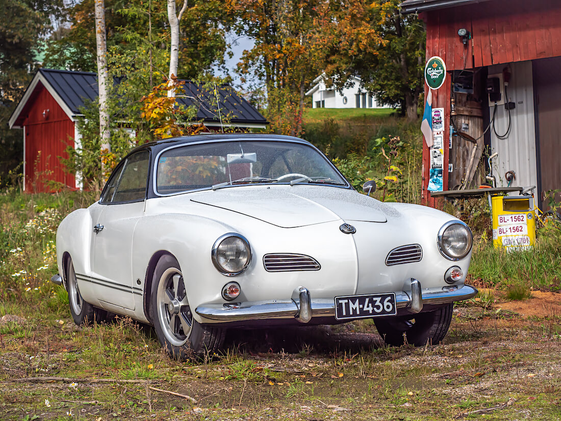 Valko-musta 1965 Volkswagen Karmann Ghia