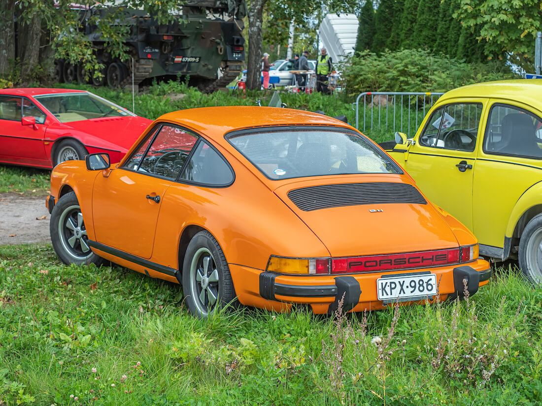 1975 Porsche 911 museoauto taotuilla alkuperäisillä Fuchs-vanteilla