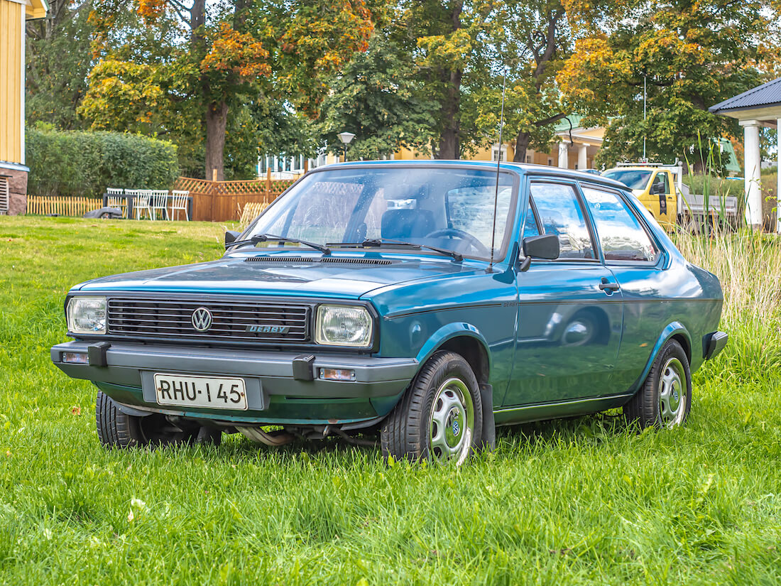 1981 Volkswagen Derby ruohikolla