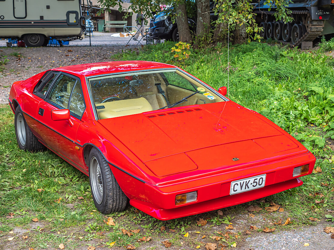 Punainen 1985 Lotus Esprit 2.2L urheiluauto