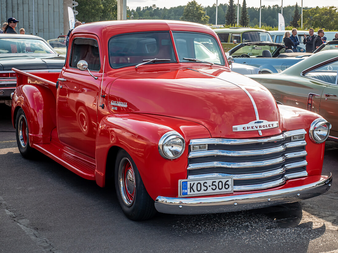 Punainen 1950 Chevrolet 3100 Thriftmaster pickup Malmilla