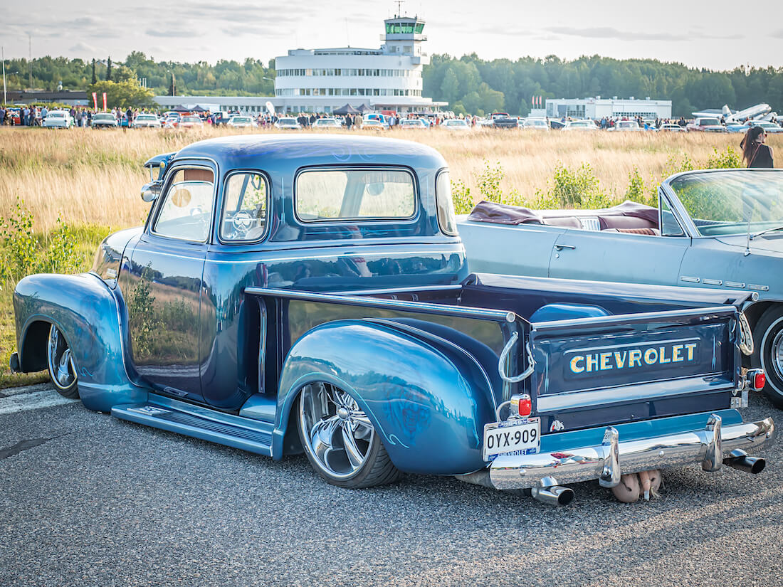 1950 Chevrolet Pickup Custom Malmin lentoasemalla