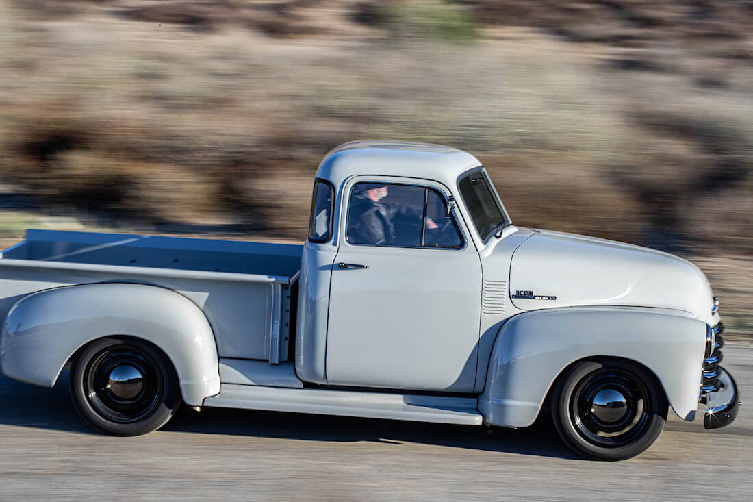 ICONin 1952 Chevrolet Advance Design 4x4 Pickup ajossa