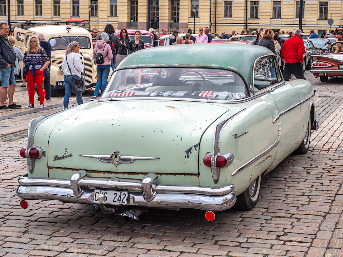 1954 Packard Pacific Hardtop takaa