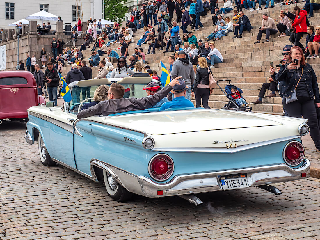 1959 Ford Fairline 500 Galaxie Skyliner kovakattoinen avoauto