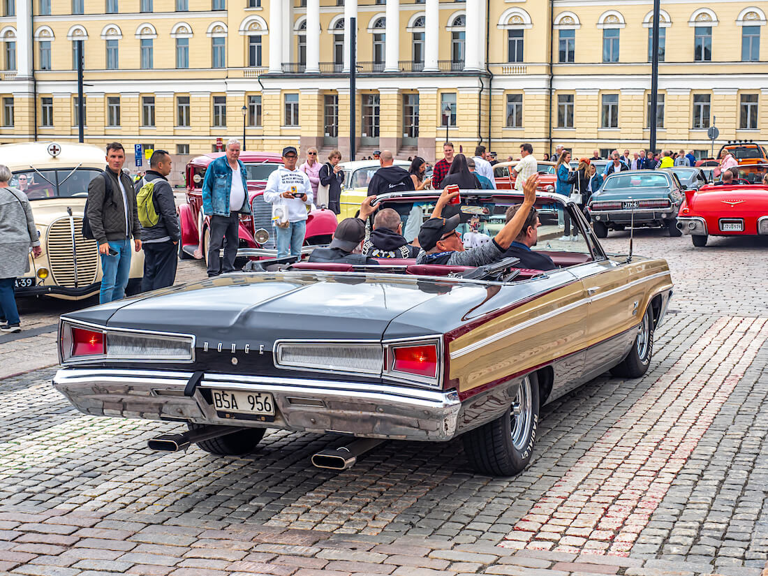 1966 Dodge Polara avoauto Senaatintorilla