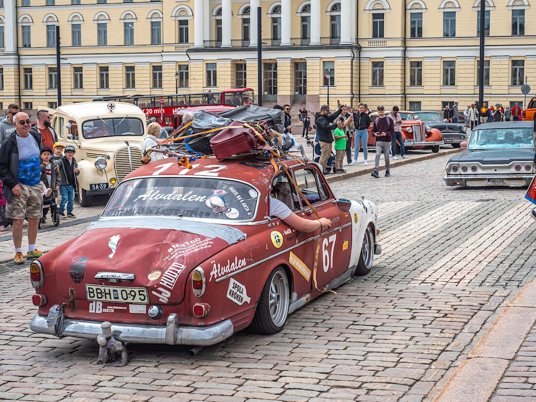 Patinoitunut Volvo Amazon 1967 Senaatintorilla