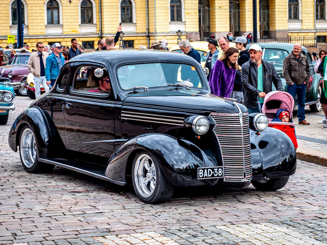 Customoitu 1938 Chevrolet Business Coupe