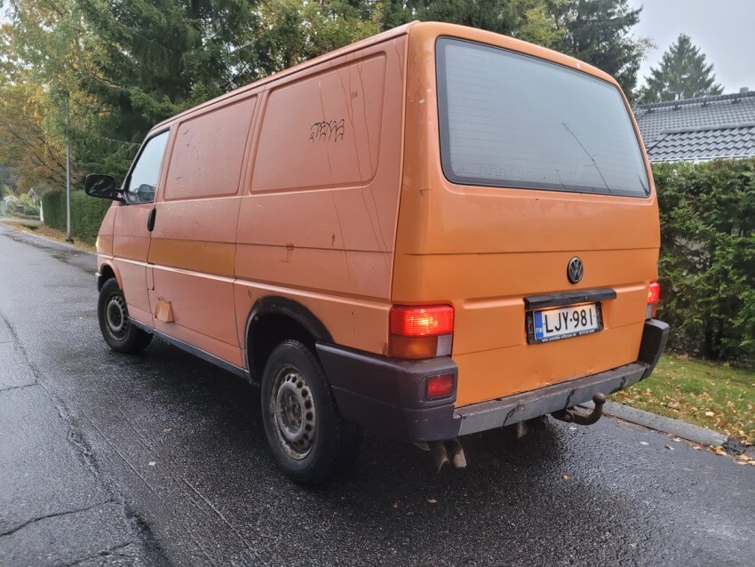 Ukrainaan lahjoitettu VW Transporter T4 pakettiauto