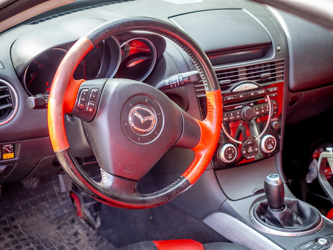 Mazda RX-8 punainen nahkaratti