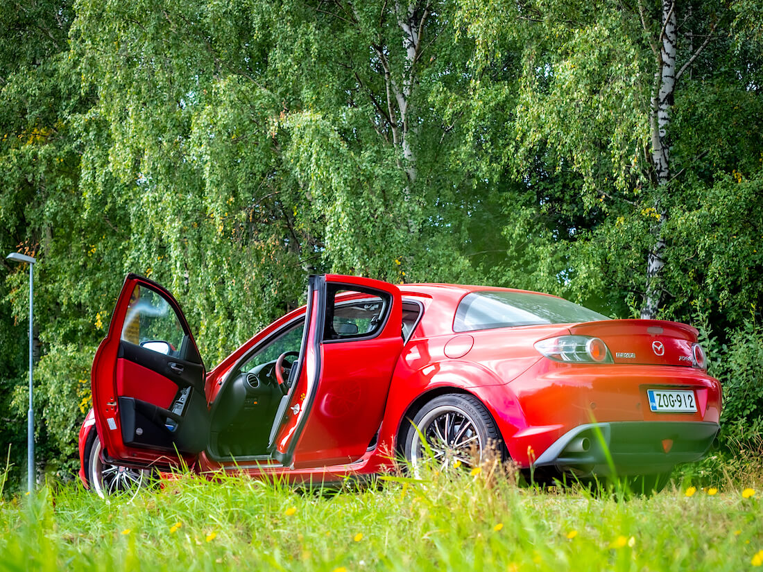 2004 Mazda RX-8 Freestyle-kaappariovet avoinna