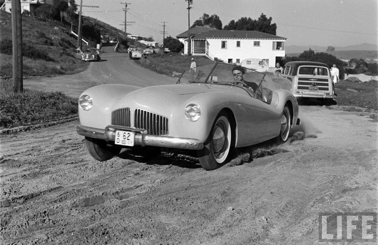 Lasikuituinen Glasspar G2 urheiluauto vuonna 1952