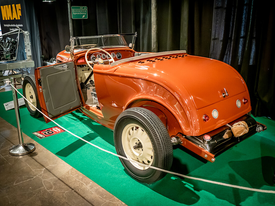 1932 Ford Mustang P51 rodi takaa