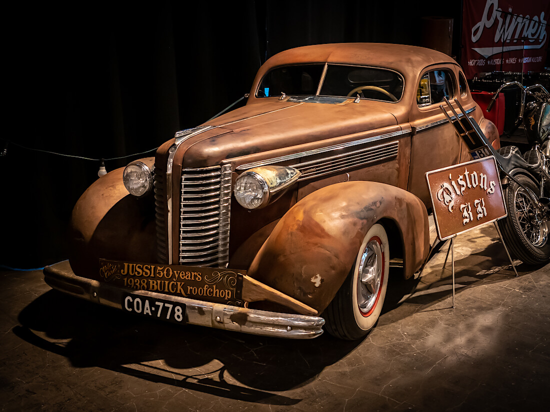 1938 Buick Business Coupe roofchop