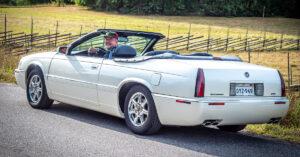 Valkoinen 1998 Cadillac Eldorado ETC Convertible avoauto