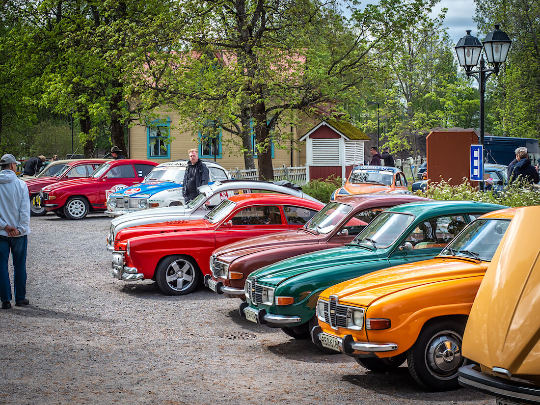 Saab 96 autoja Saab-harrastajien helatorstai tapahtumassa