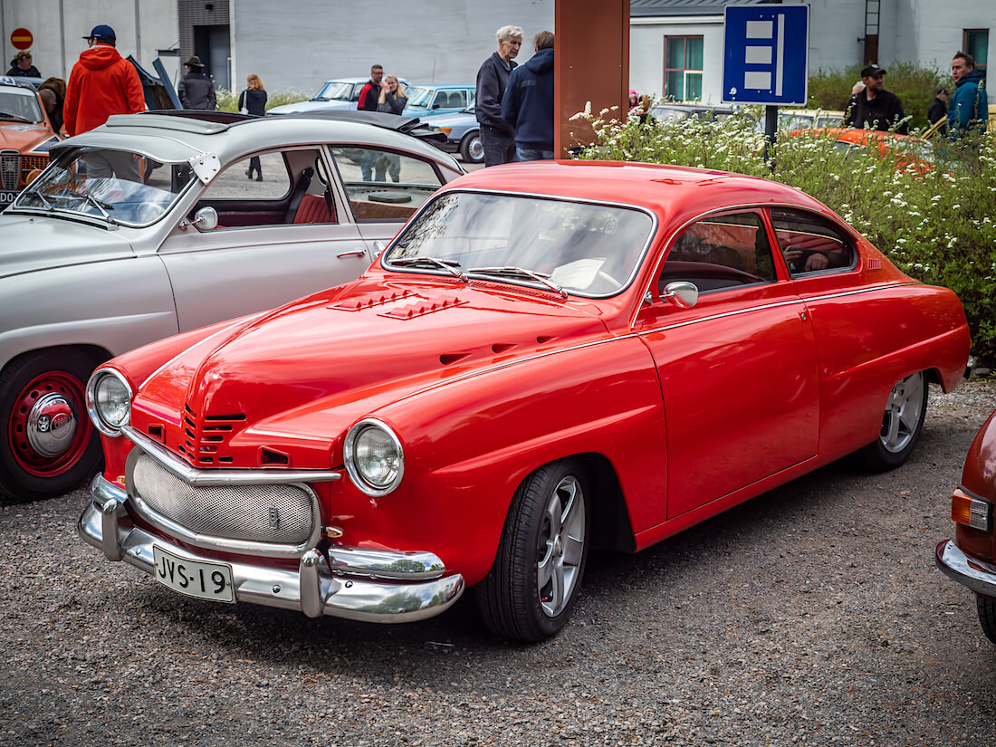 Punainen 1976 Saab 96 Coupe Suomi-Custom