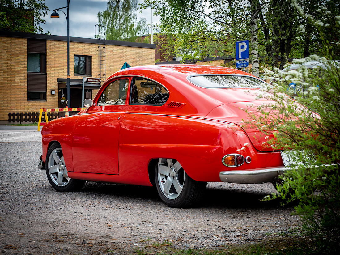 Punainen 1976 Saab 96 Coupe Kustom