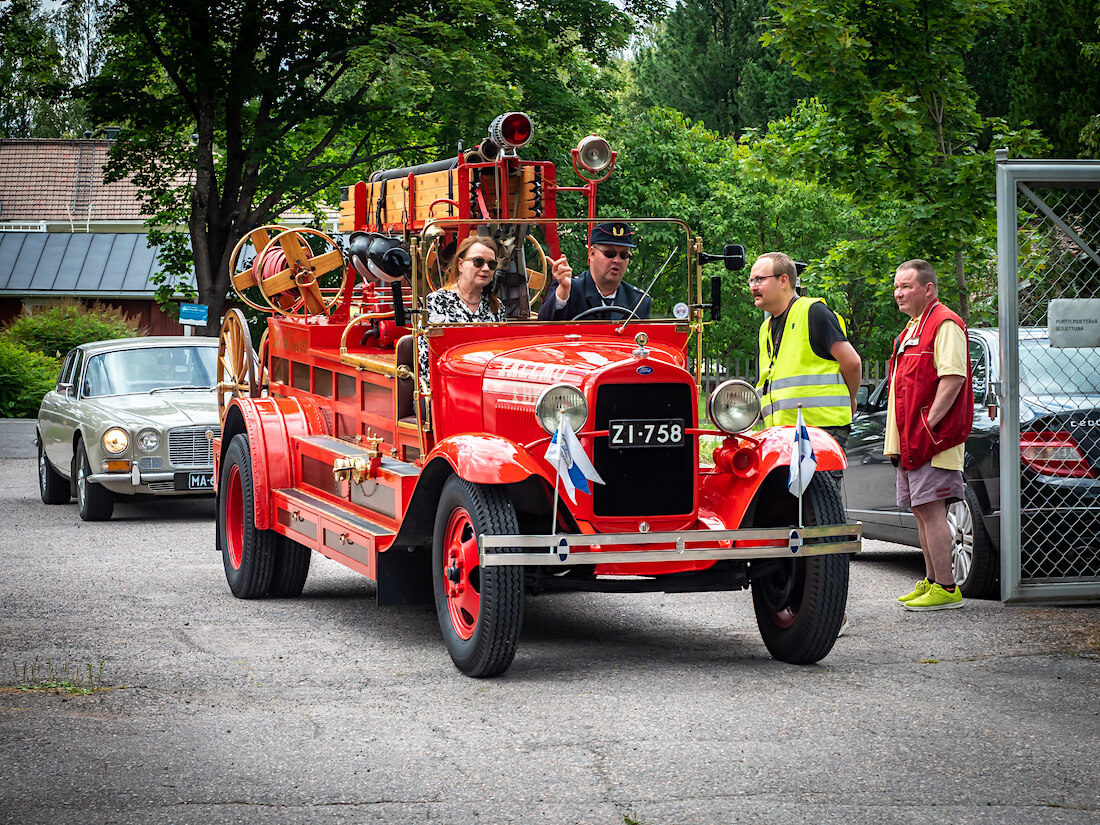 1930 Ford AA-paloauto saapuu Tuusulan juhla-ajoihin