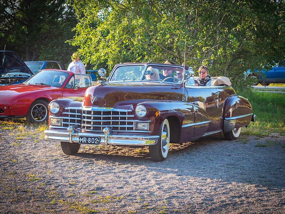 1947 Cadillac Convertible Tuusulan juhla-ajoissa