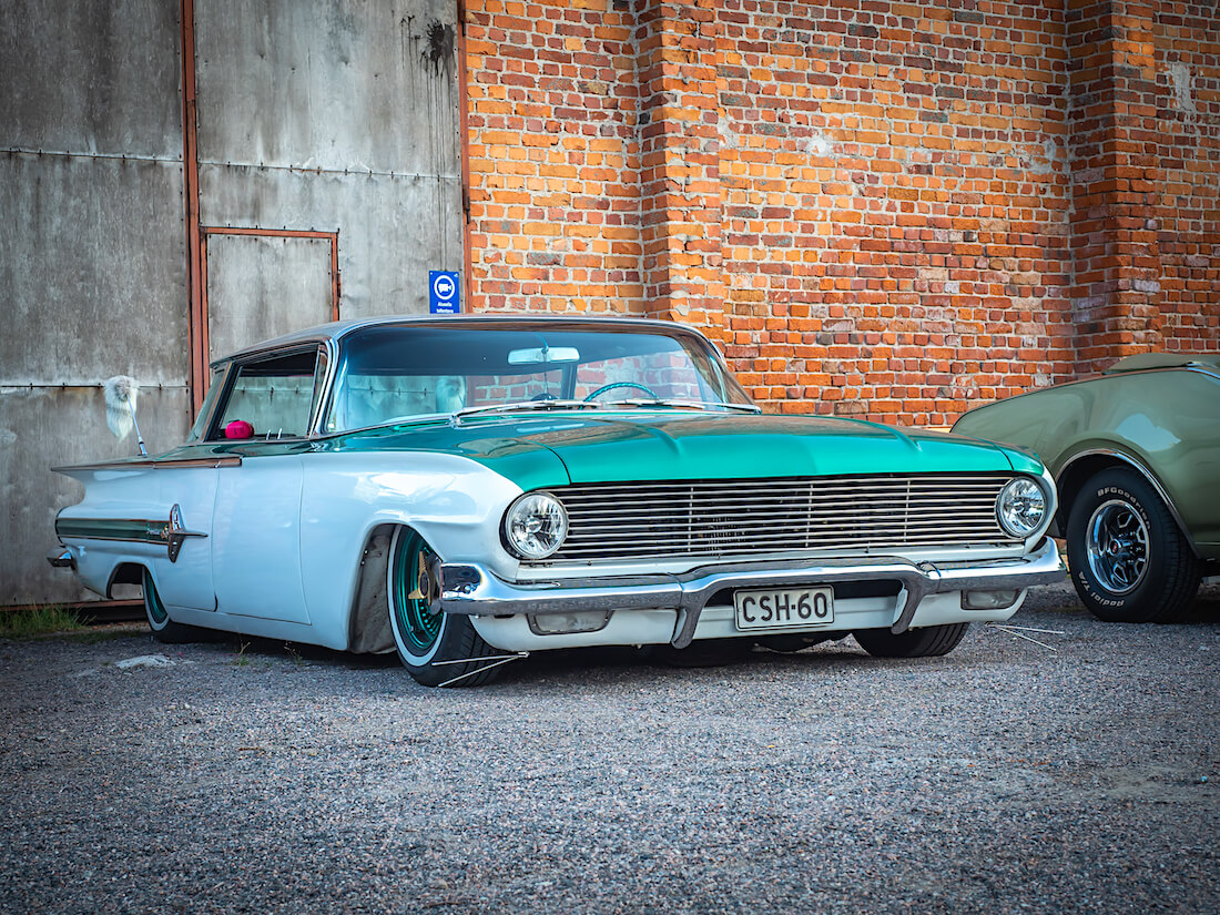 1960 Chevrolet Impala 4d HT custom