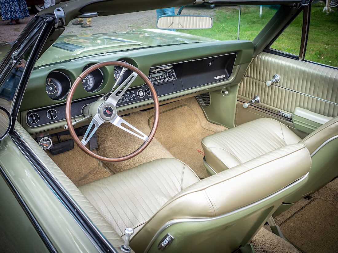 1968 Oldsmobile 442 Convertible sisusta